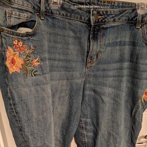 Boyfriend embroidered jeans